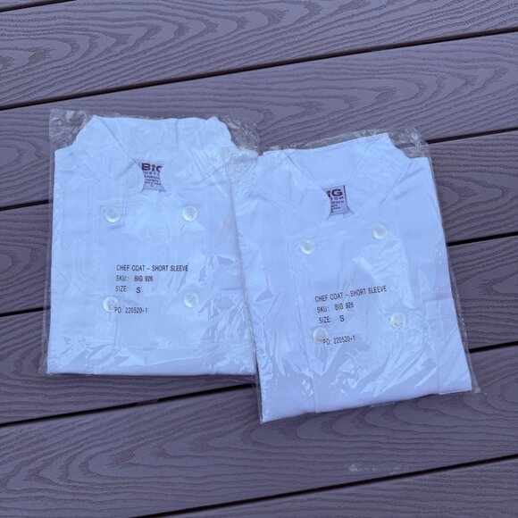 Chef Coat  NIP Short Sleeve Classic 10 Button White Lot of 2 Small - Picture 1 of 6